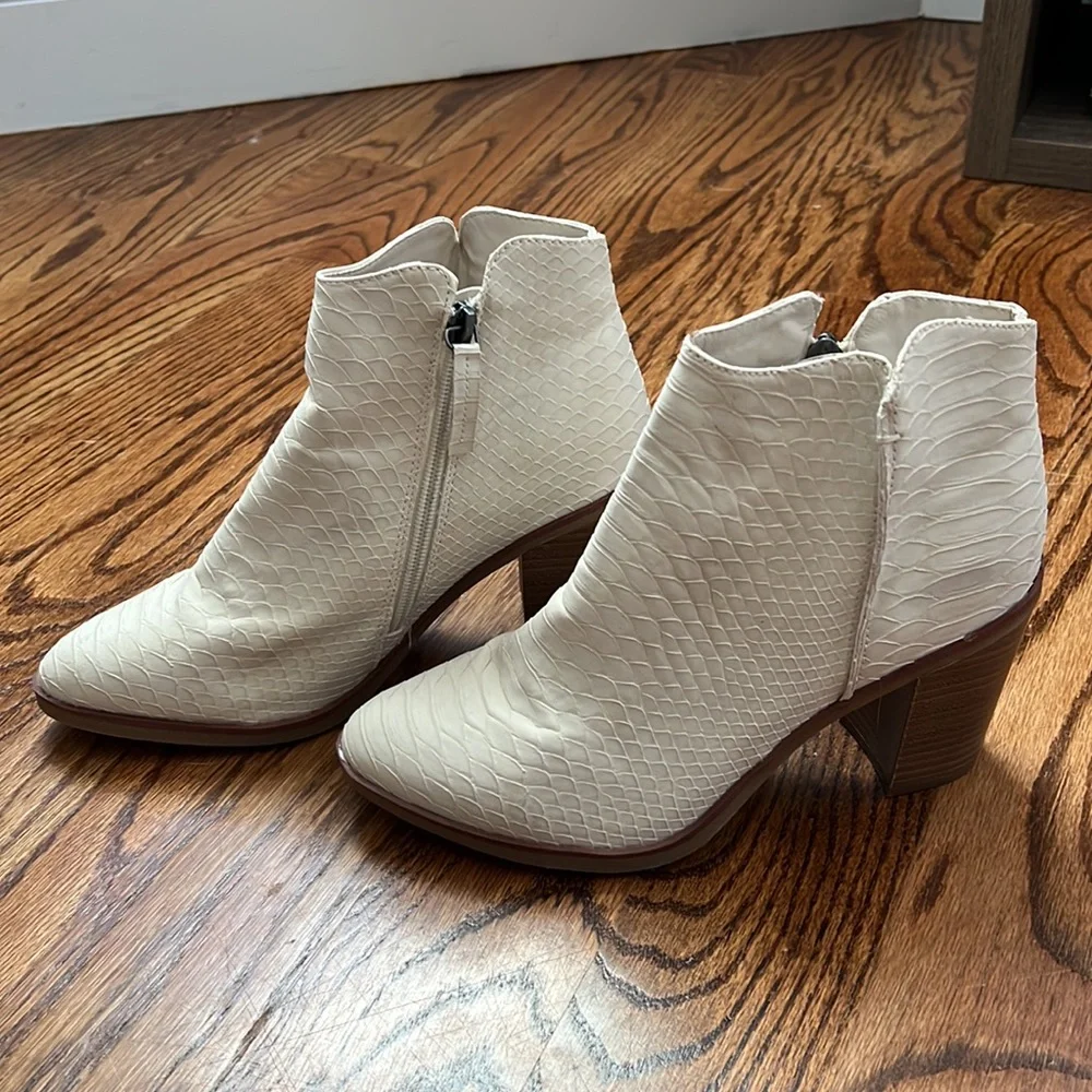 MIA Textured Booties - Picture 2 of 5